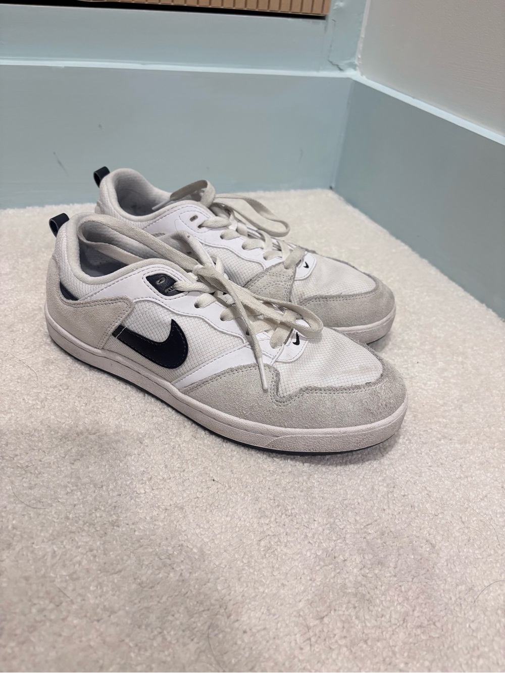 Nike Women’s Alley Oop White & Black Low-Top Sneakers Size 8